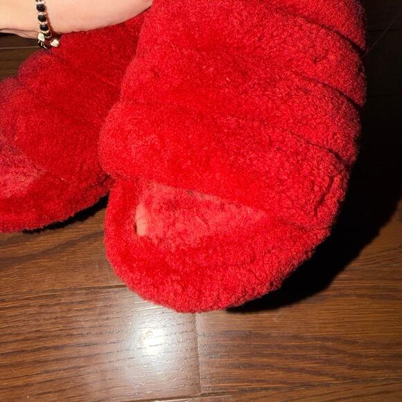 UGG Women’s Fluff Yeah Slides in Ribbon Red Size 6 - Picture 5 of 9